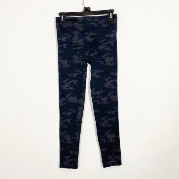 SPANX Look At Me Now Seamless Camo Leggings NEW - Picture 6 of 12